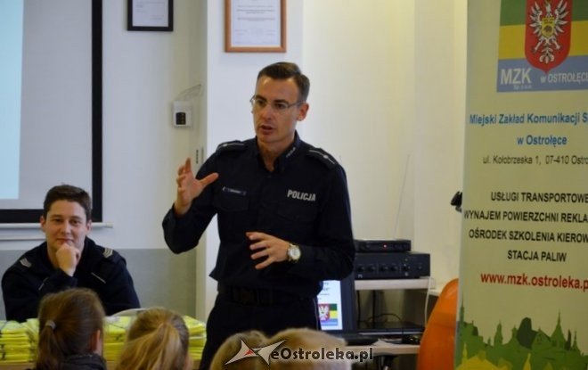 Lekcja z policjantem w MZK Ostrołęka [07.10.2016] - zdjęcie #23 - eOstroleka.pl