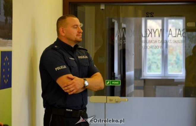 Lekcja z policjantem w MZK Ostrołęka [07.10.2016] - zdjęcie #22 - eOstroleka.pl