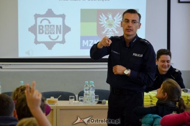 Lekcja z policjantem w MZK Ostrołęka [07.10.2016] - zdjęcie #8 - eOstroleka.pl
