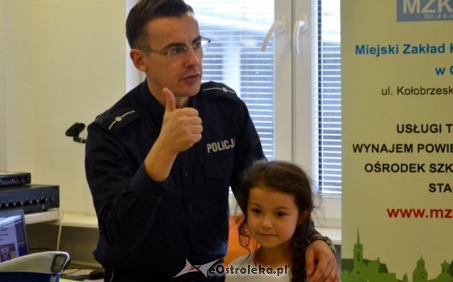 Lekcja z policjantem w MZK Ostrołęka [07.10.2016] - zdjęcie #6 - eOstroleka.pl