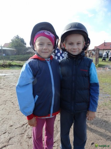 Przedszkolaki z Kadzidła z wizytą w stadninie koni [10.10.2016] - zdjęcie #25 - eOstroleka.pl