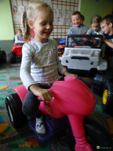Przedszkolaki z Kadzidła z wizytą w stadninie koni [10.10.2016] - zdjęcie #19 - eOstroleka.pl