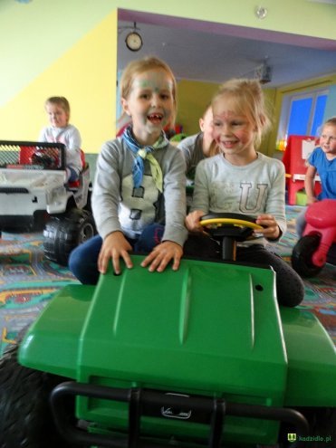 Przedszkolaki z Kadzidła z wizytą w stadninie koni [10.10.2016] - zdjęcie #1 - eOstroleka.pl