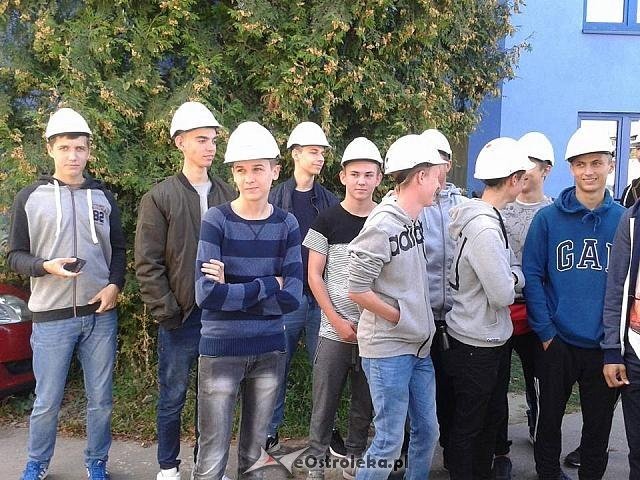 Uczniowie z ZSZ nr 2 na budowie luksusowego apartamentowca [ZDJĘCIA] - zdjęcie #1 - eOstroleka.pl