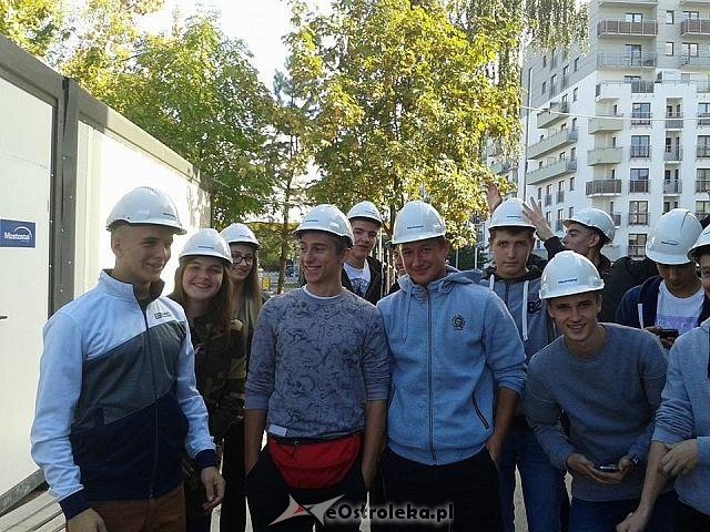 Uczniowie z ZSZ nr 2 na budowie luksusowego apartamentowca [ZDJĘCIA] - zdjęcie #15 - eOstroleka.pl