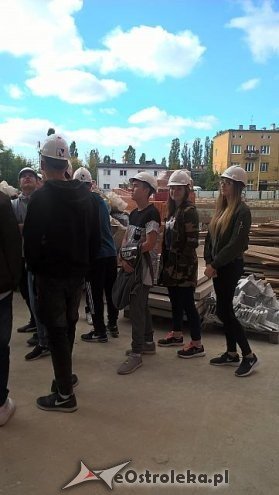 Uczniowie z ZSZ nr 2 na budowie luksusowego apartamentowca [ZDJĘCIA] - zdjęcie #30 - eOstroleka.pl