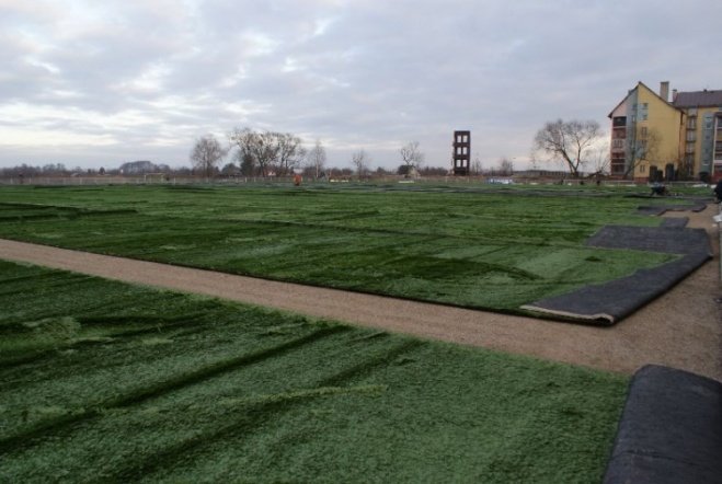 Budowa boiska na ul. Witosa (08.12.09) - zdjęcie #15 - eOstroleka.pl