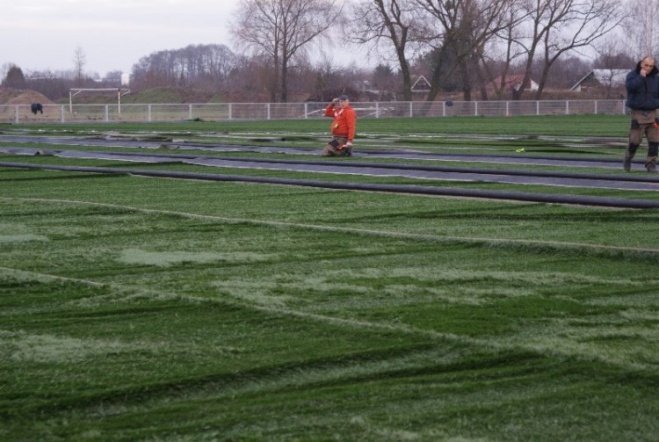 Budowa boiska na ul. Witosa (08.12.09) - zdjęcie #13 - eOstroleka.pl