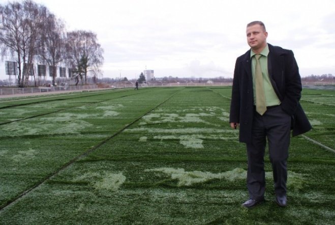 Budowa boiska na ul. Witosa (08.12.09) - zdjęcie #12 - eOstroleka.pl