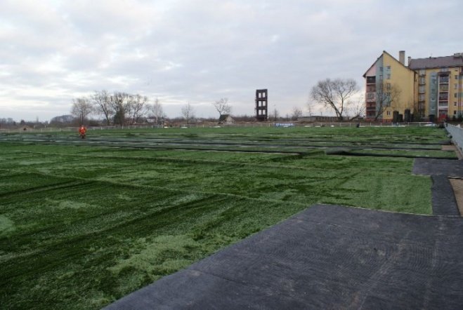 Budowa boiska na ul. Witosa (08.12.09) - zdjęcie #10 - eOstroleka.pl