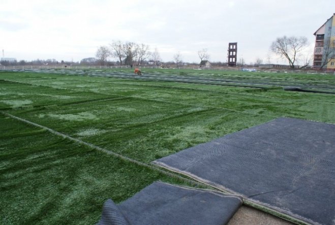 Budowa boiska na ul. Witosa (08.12.09) - zdjęcie #8 - eOstroleka.pl