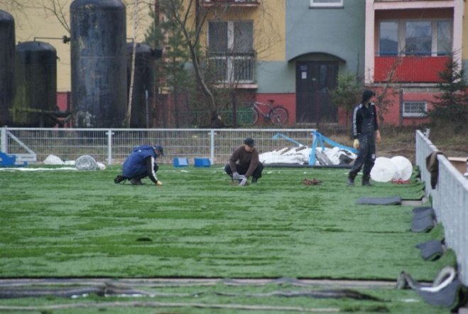 Budowa boiska na ul. Witosa (08.12.09) - zdjęcie #5 - eOstroleka.pl