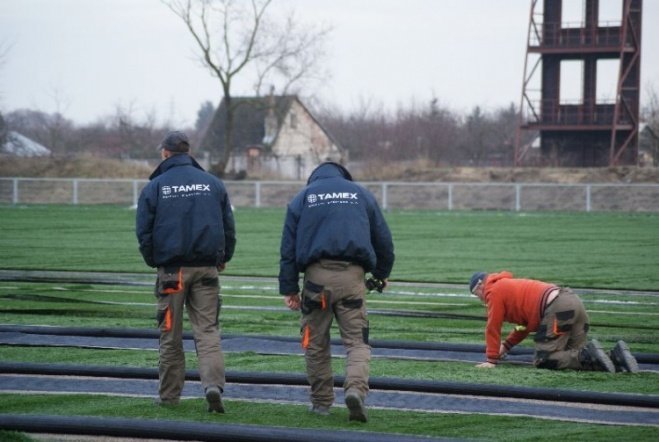 Budowa boiska na ul. Witosa (08.12.09) - zdjęcie #3 - eOstroleka.pl