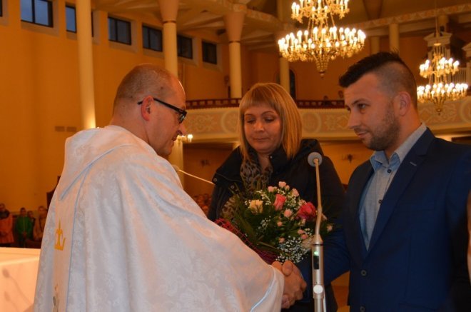 Pożegnanie księdza Krzysztofa Szakiela z parafii pw. Chrystusa Króla Wszechświata w Łysych [ZDJĘCIA] - zdjęcie #14 - eOstroleka.pl