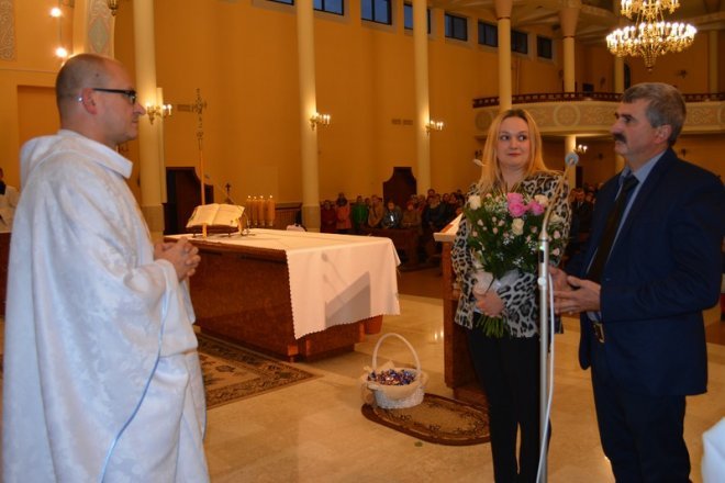 Pożegnanie księdza Krzysztofa Szakiela z parafii pw. Chrystusa Króla Wszechświata w Łysych [ZDJĘCIA] - zdjęcie #11 - eOstroleka.pl