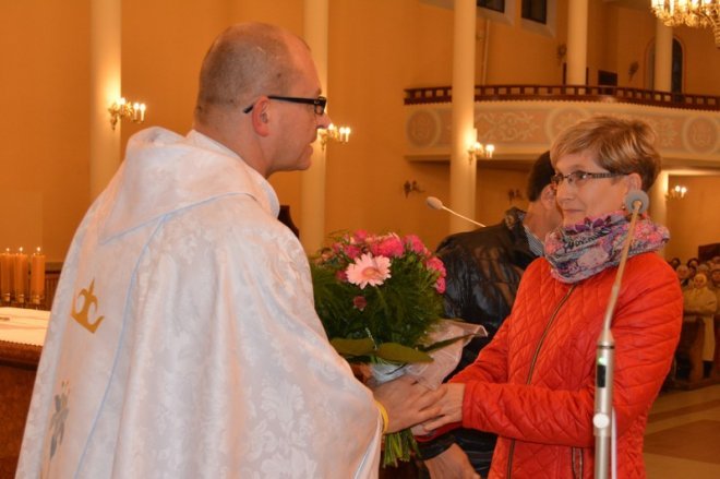 Pożegnanie księdza Krzysztofa Szakiela z parafii pw. Chrystusa Króla Wszechświata w Łysych [ZDJĘCIA] - zdjęcie #9 - eOstroleka.pl