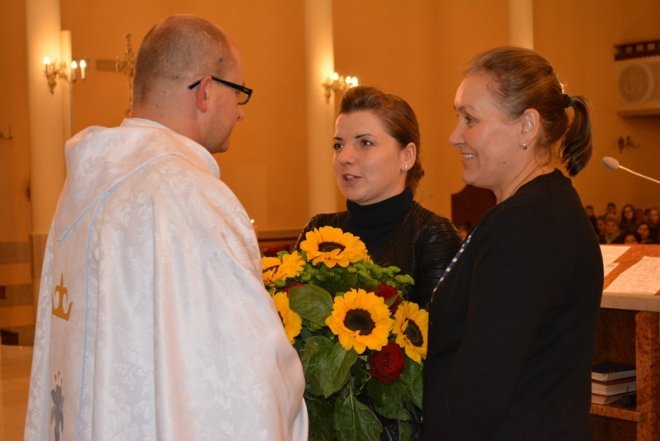Pożegnanie księdza Krzysztofa Szakiela z parafii pw. Chrystusa Króla Wszechświata w Łysych [ZDJĘCIA] - zdjęcie #2 - eOstroleka.pl