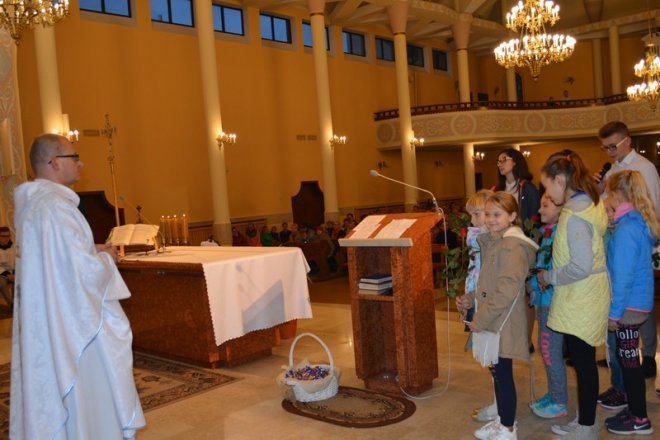 Pożegnanie księdza Krzysztofa Szakiela z parafii pw. Chrystusa Króla Wszechświata w Łysych [ZDJĘCIA] - zdjęcie #23 - eOstroleka.pl