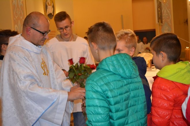 Pożegnanie księdza Krzysztofa Szakiela z parafii pw. Chrystusa Króla Wszechświata w Łysych [ZDJĘCIA] - zdjęcie #20 - eOstroleka.pl