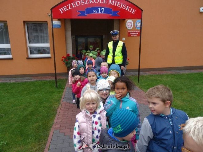Spotkanie z policjantem w Przedszkolu Miejskim nr 17 [ZDJĘCIA] - zdjęcie #18 - eOstroleka.pl