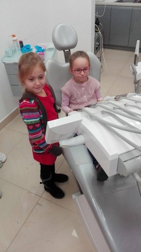 Przedszkolaki z „ósemki” z wizytą u dentysty [ZDJĘCIA] - zdjęcie #17 - eOstroleka.pl