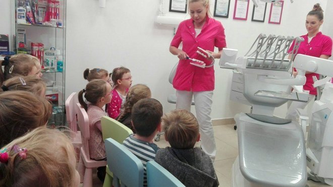 Przedszkolaki z „ósemki” z wizytą u dentysty [ZDJĘCIA] - zdjęcie #41 - eOstroleka.pl