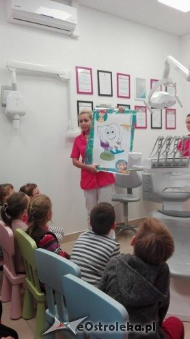 Przedszkolaki z „ósemki” z wizytą u dentysty [ZDJĘCIA] - zdjęcie #3 - eOstroleka.pl