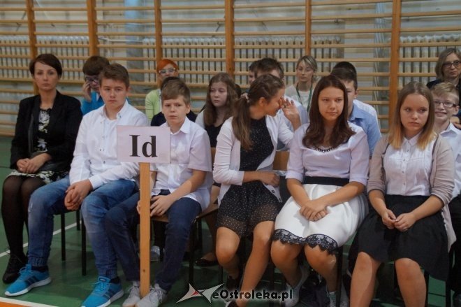 Ślubowanie klas pierwszych w Gimnazjum nr 1 [ZDJĘCIA] - zdjęcie #2 - eOstroleka.pl