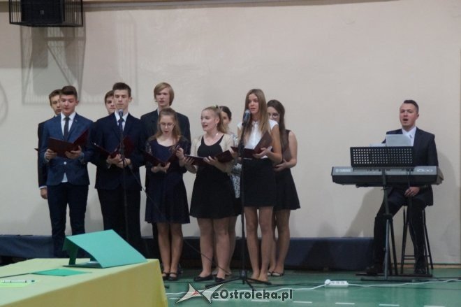 Ślubowanie klas pierwszych w Gimnazjum nr 1 [ZDJĘCIA] - zdjęcie #23 - eOstroleka.pl