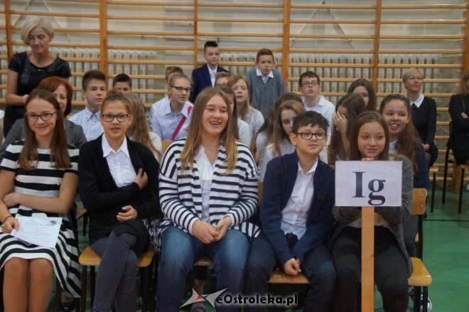 Ślubowanie klas pierwszych w Gimnazjum nr 1 [ZDJĘCIA] - zdjęcie #36 - eOstroleka.pl