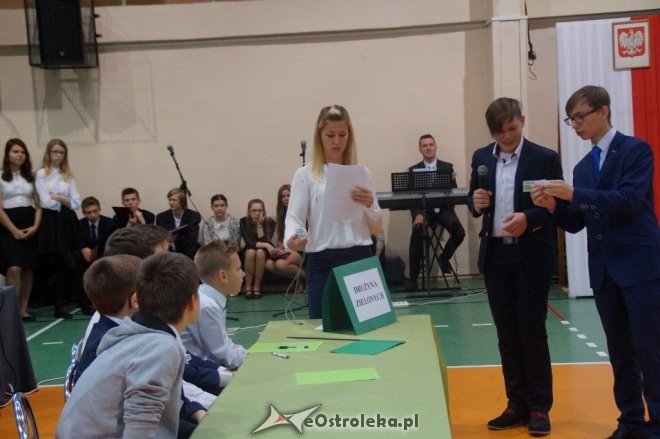 Ślubowanie klas pierwszych w Gimnazjum nr 1 [ZDJĘCIA] - zdjęcie #34 - eOstroleka.pl