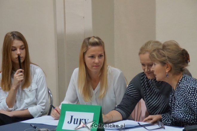 Ślubowanie klas pierwszych w Gimnazjum nr 1 [ZDJĘCIA] - zdjęcie #23 - eOstroleka.pl