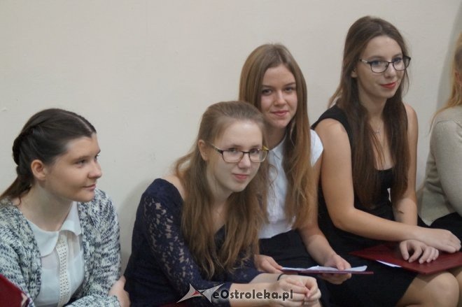 Ślubowanie klas pierwszych w Gimnazjum nr 1 [ZDJĘCIA] - zdjęcie #62 - eOstroleka.pl