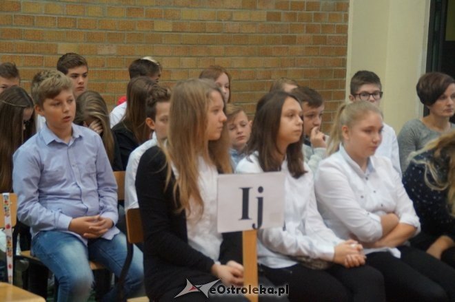 Ślubowanie klas pierwszych w Gimnazjum nr 1 [ZDJĘCIA] - zdjęcie #3 - eOstroleka.pl