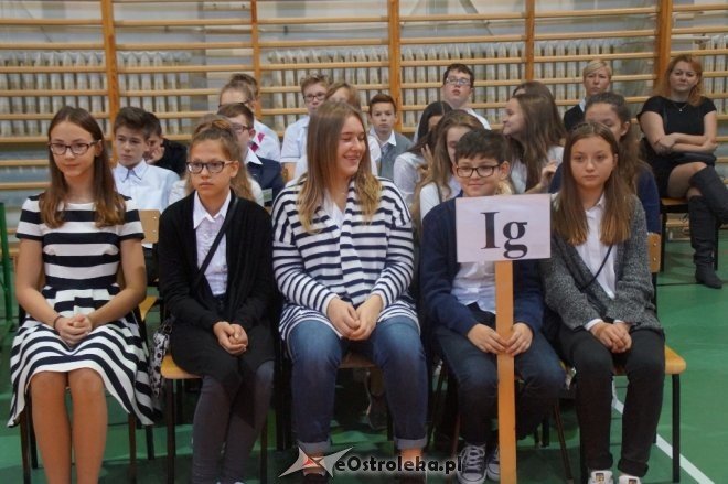 Ślubowanie klas pierwszych w Gimnazjum nr 1 [ZDJĘCIA] - zdjęcie #2 - eOstroleka.pl