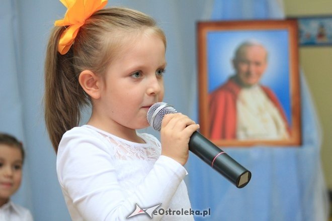 Dzień Papieski w Przedszkolu Miejskim nr 17 Kraina Misiów w Ostrołęce [21.10.2016] - zdjęcie #54 - eOstroleka.pl