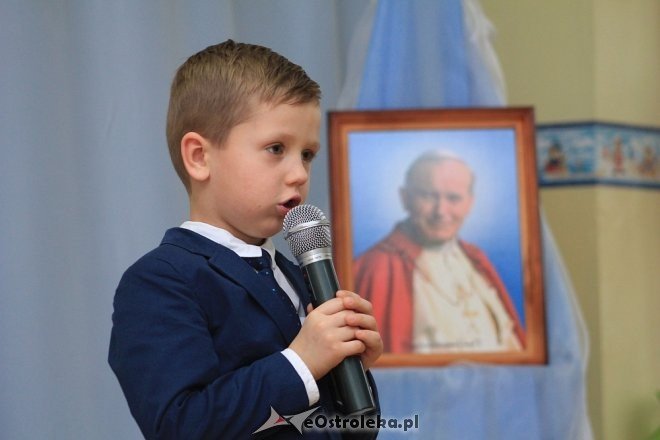 Dzień Papieski w Przedszkolu Miejskim nr 17 Kraina Misiów w Ostrołęce [21.10.2016] - zdjęcie #63 - eOstroleka.pl