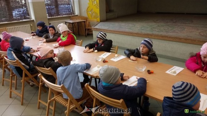 Przedszkolaki z ZPO w Kadzidle na zajęciach w Centrum Kultury Kurpiowskiej [ZDJĘCIA] - zdjęcie #2 - eOstroleka.pl