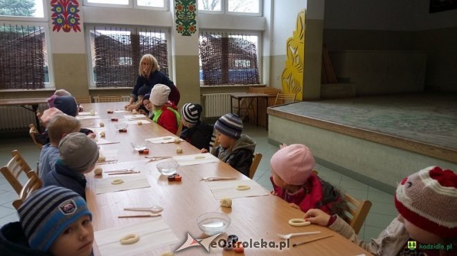 Przedszkolaki z ZPO w Kadzidle na zajęciach w Centrum Kultury Kurpiowskiej [ZDJĘCIA] - zdjęcie #6 - eOstroleka.pl