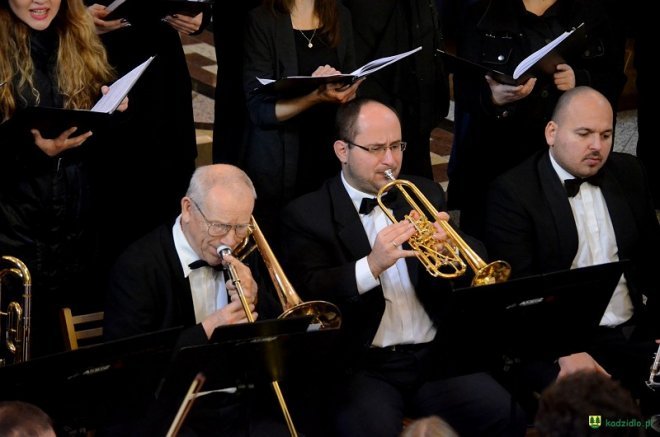 Sacrum et Musica: Requiem Mozarta w kadzidlańskim kościele [23.10.2016] - zdjęcie #10 - eOstroleka.pl
