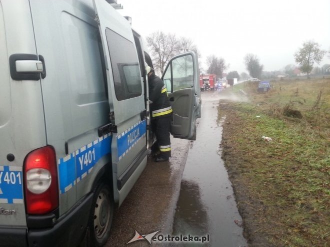 Wypadek w Czarnowcu: 20-latka kierująca oplem wjechała w betonowy słup [25.10.2016] - zdjęcie #2 - eOstroleka.pl