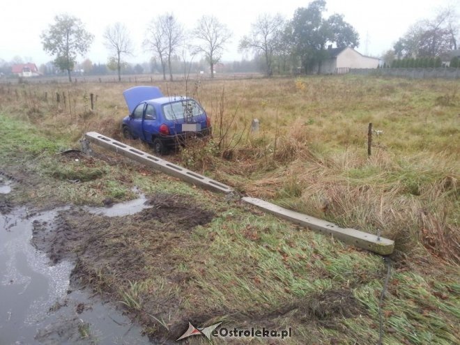 Wypadek w Czarnowcu: 20-latka kierująca oplem wjechała w betonowy słup [25.10.2016] - zdjęcie #2 - eOstroleka.pl