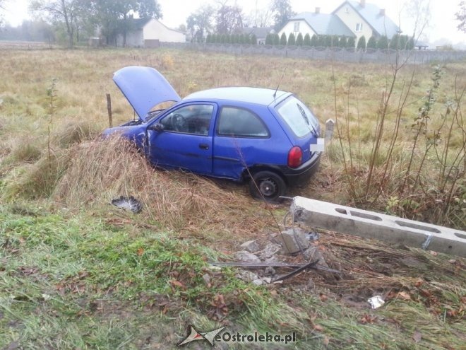 Wypadek w Czarnowcu: 20-latka kierująca oplem wjechała w betonowy słup [25.10.2016] - zdjęcie #1 - eOstroleka.pl