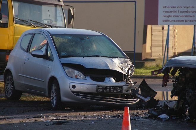 Ostrołęka: „Czołówka” na Targowej. Poszkodowana jedna osoba [ZDJĘCIA] - zdjęcie #18 - eOstroleka.pl