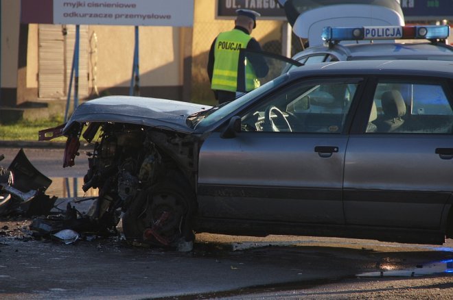 Ostrołęka: „Czołówka” na Targowej. Poszkodowana jedna osoba [ZDJĘCIA] - zdjęcie #17 - eOstroleka.pl