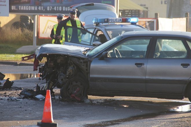 Ostrołęka: „Czołówka” na Targowej. Poszkodowana jedna osoba [ZDJĘCIA] - zdjęcie #15 - eOstroleka.pl