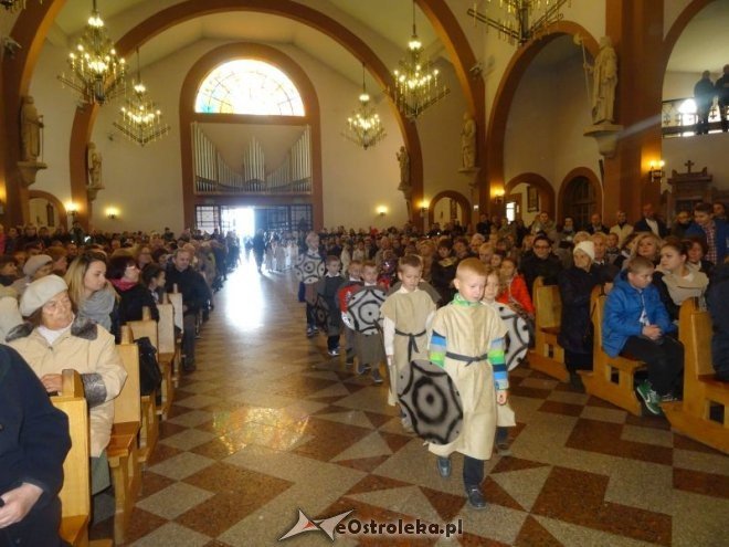 Przedszkolaki z Krainy Misiów w inscenizacji 1050. rocznicy Chrztu Polski [ZDJĘCIA] - zdjęcie #9 - eOstroleka.pl
