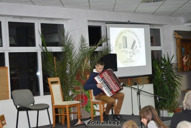Wieczór z akordeonem w Łysych [ZDJĘCIA] - zdjęcie #22 - eOstroleka.pl