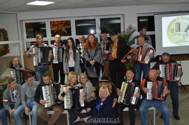 Wieczór z akordeonem w Łysych [ZDJĘCIA] - zdjęcie #32 - eOstroleka.pl