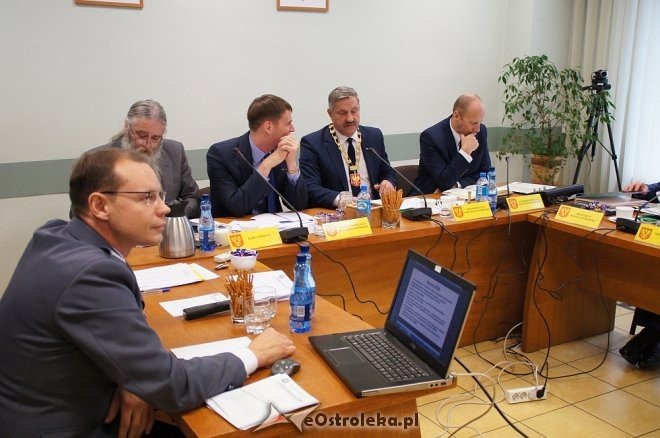 XXXII sesja Rady Miasta: Dla Energi i Sanepidu odznaki a dla aquaparku zwiększona dotacja [ZDJĘCIA] - zdjęcie #3 - eOstroleka.pl